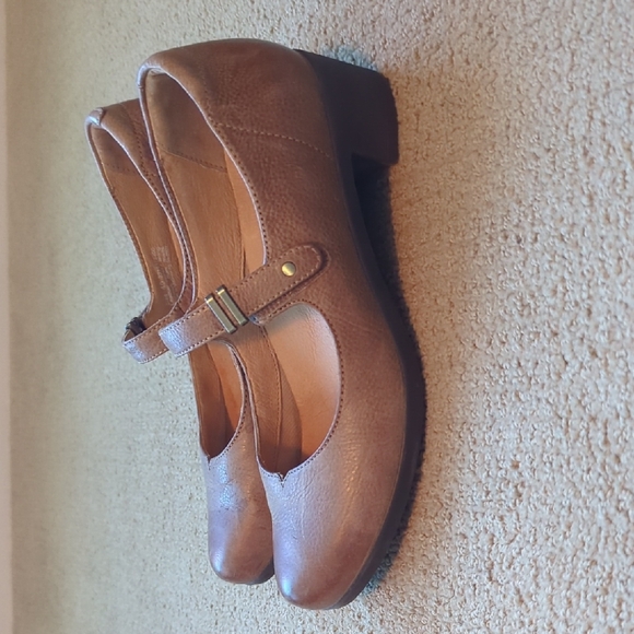 Dansko Women's Mary Jane Dress Shoes - Tan - Picture 2 of 5